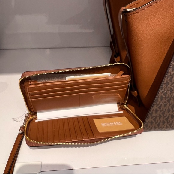 Michael Kors Avil LG TZ Satchel - Picture 6 of 11